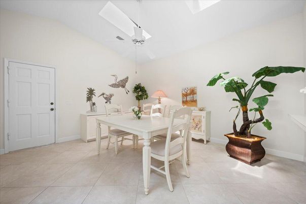 Dining room, Interior
