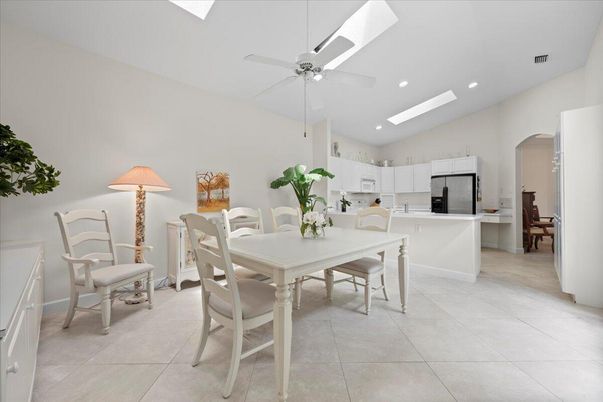 Dining room, Interior, Kitchen, Recessed Lighting