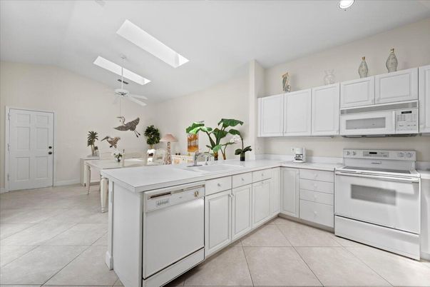 Dining room, Interior, Kitchen, Recessed Lighting