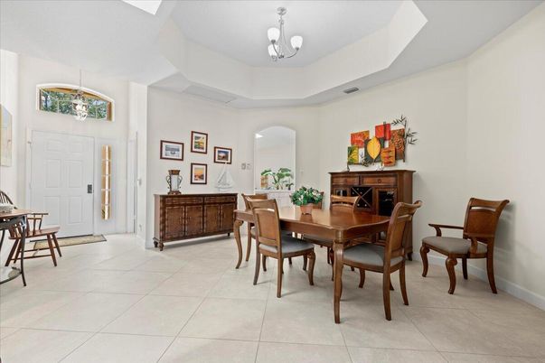 Chandelier, Dining room, Interior, Pendant Lights
