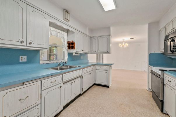 Chandelier, Interior, Kitchen
