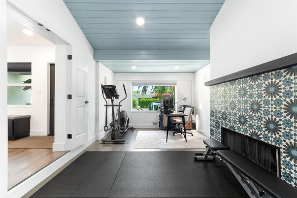 Fitness Equipment, Interior, Recessed Lighting, Wood Texture Flooring
