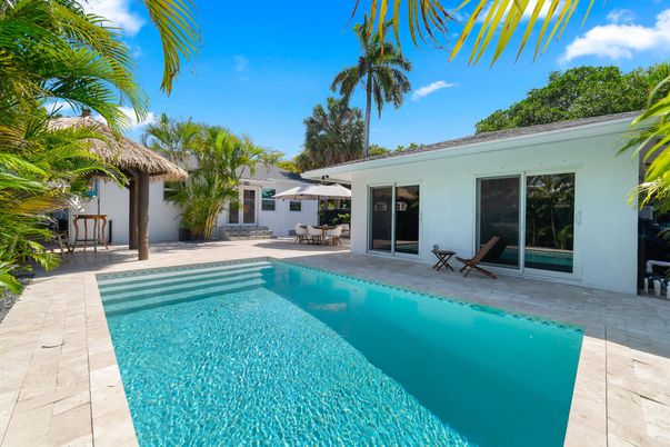 Exterior, Pool