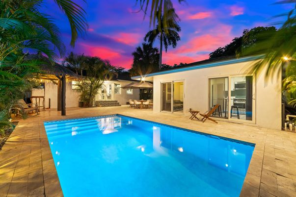 Exterior, Pool
