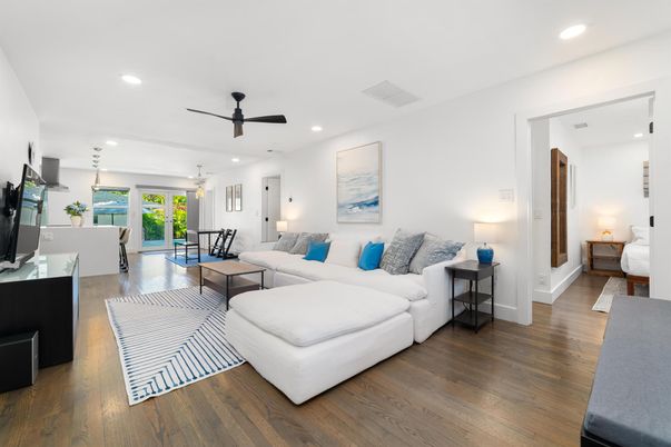 Dining room, Interior, Living room, Pendant Lights, Recessed Lighting, Wood Texture Flooring