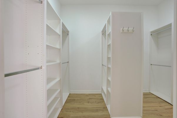 Interior, Walk-in Closets, Wood Texture Flooring