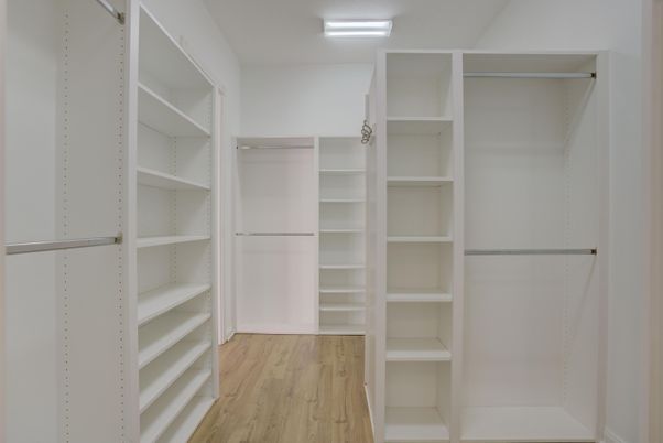 Interior, Walk-in Closets, Wood Texture Flooring
