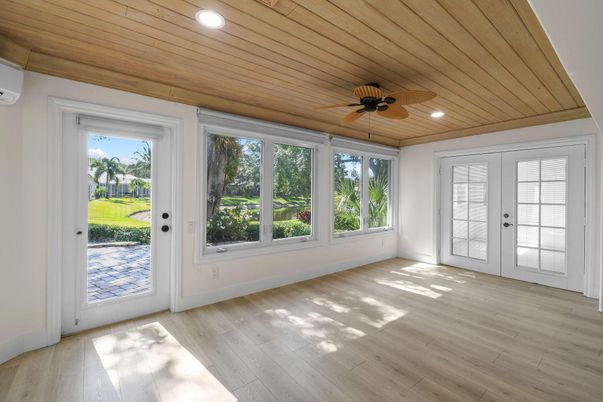 Empty room, Interior, Recessed Lighting, Wooden Ceilings, Wood Texture Flooring