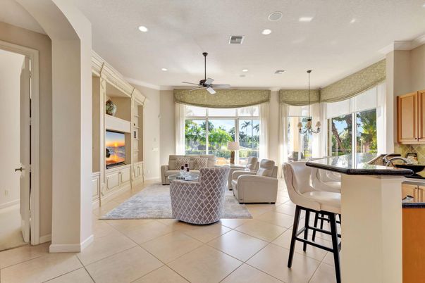 Interior, Living room, Pendant Lights, Recessed Lighting