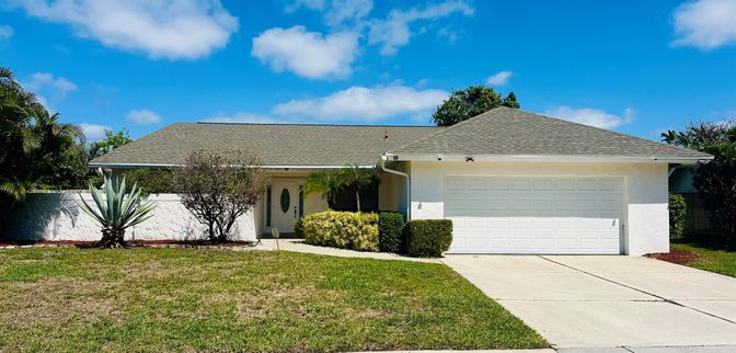 Attached, Exterior, Facade, Ranch