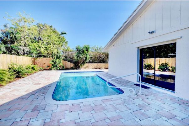 Exterior, Pool