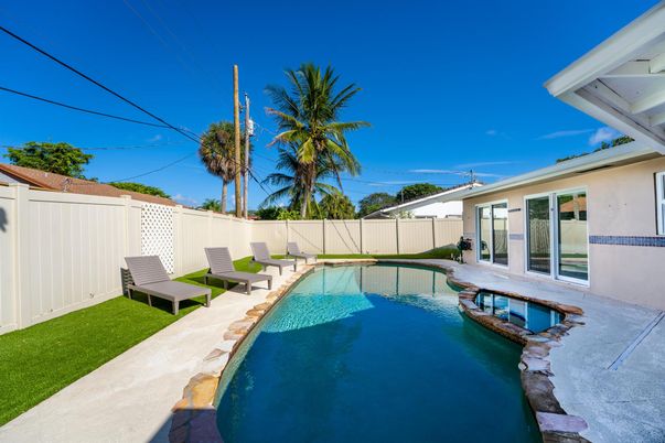 Exterior, Playground, Pool