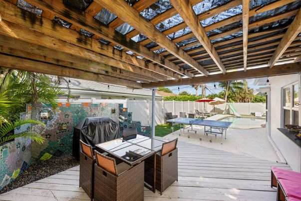 Exterior, Playground, Pool