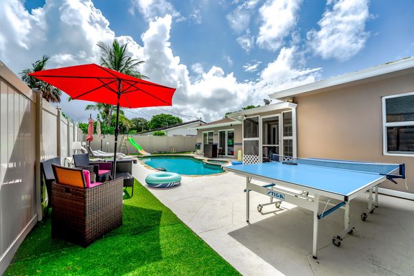 Exterior, Pool