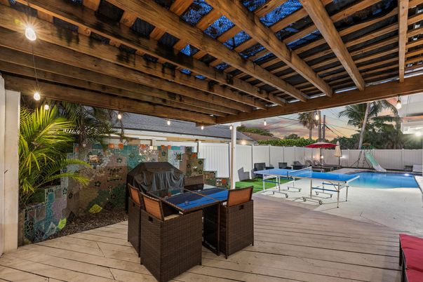 Exterior, Pool