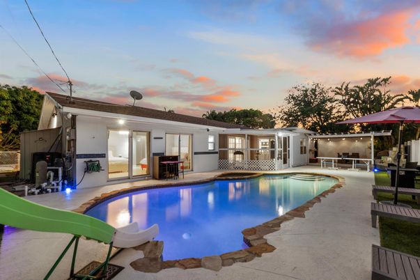 Exterior, Pool