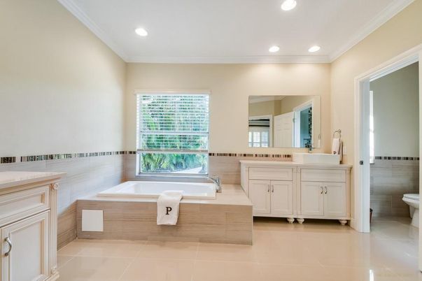 Bathroom, Dual Sink Vanities, Interior, Recessed Lighting