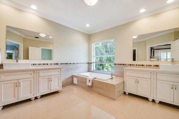 Bathroom, Dual Sink Vanities, Interior, Recessed Lighting