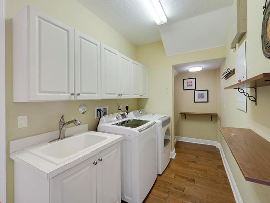 Interior, Washer, Wood Texture Flooring