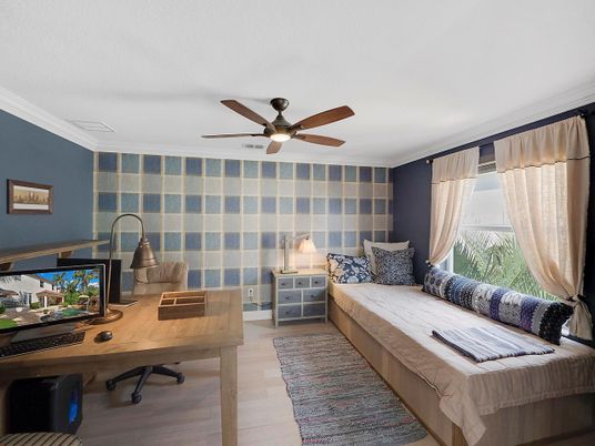 Home Office, Interior