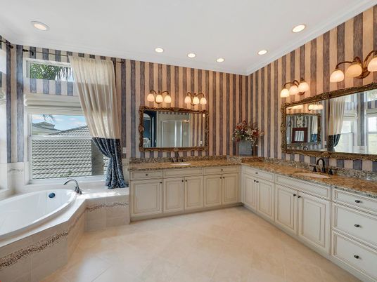Bathroom, Dual Sink Vanities, Interior, Recessed Lighting