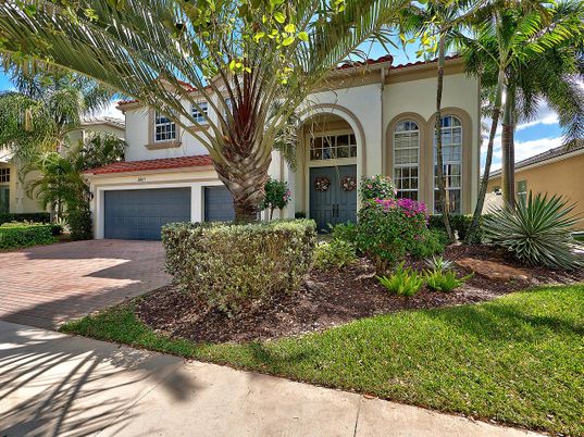 Attached, Exterior, Facade, Spanish Mediterranean