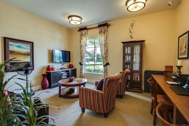 Home Office, Interior