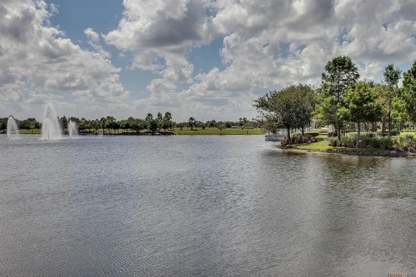 Exterior, Lake