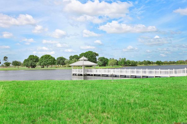 Exterior, Lake