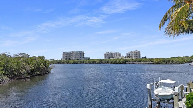 Exterior, Lake