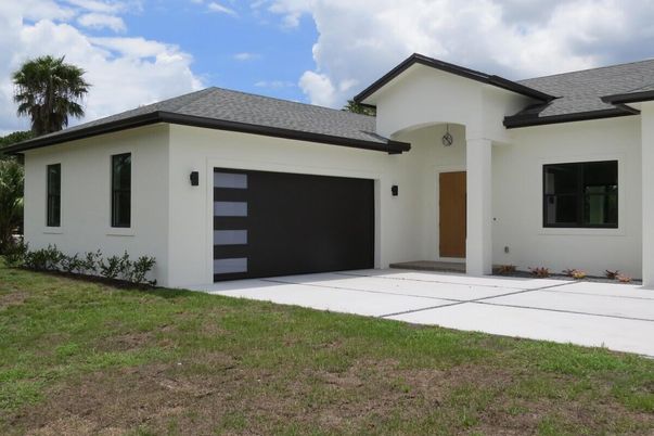 Attached, Backyard, Exterior, Facade, Modern