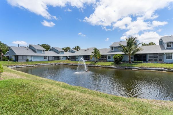 Exterior, Lake