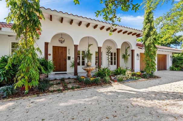 Exterior, Facade, Spanish Mediterranean