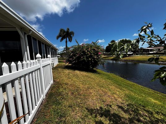 Exterior, Lake