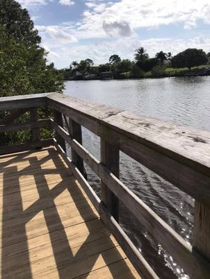 Exterior, Lake
