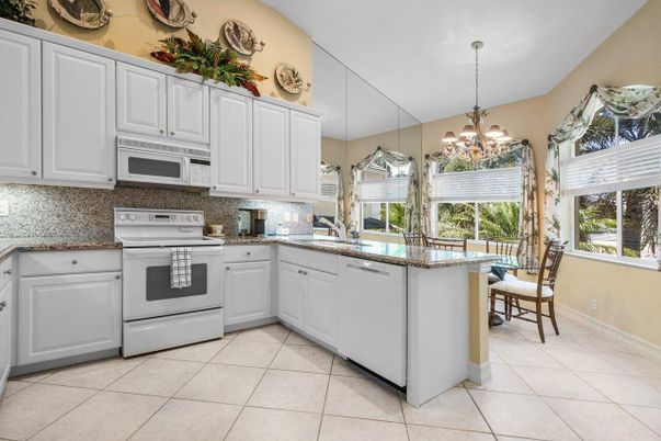 Chandelier, Dining room, Interior, Kitchen