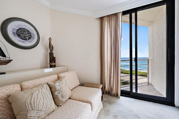 Interior, Living room, Water