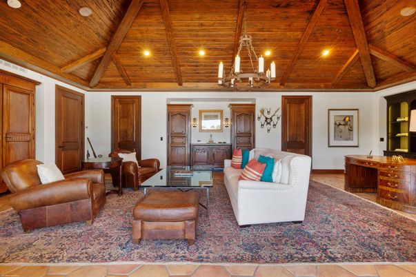 Chandelier, Interior, Living room, Recessed Lighting, Wooden Beams, Wooden Ceilings