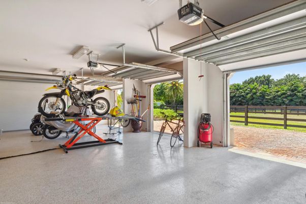 Garage, Interior