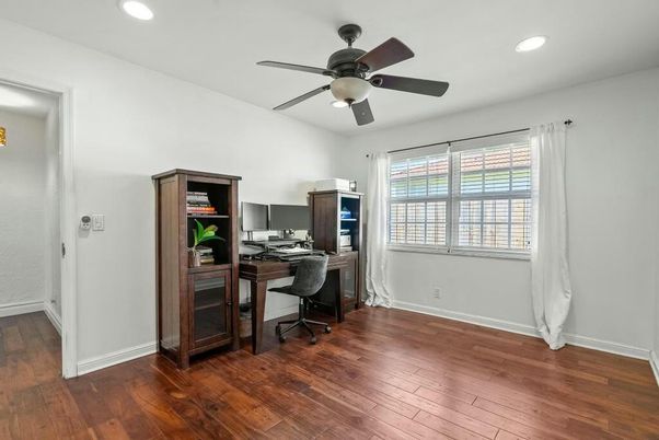 Home Office, Interior, Recessed Lighting, Wood Texture Flooring