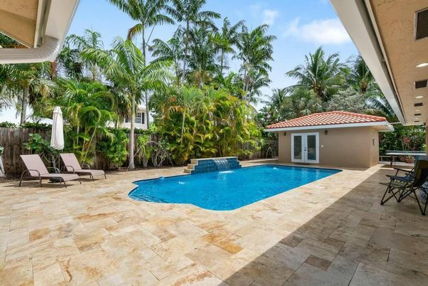 Exterior, Pool