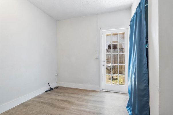 Empty room, Interior