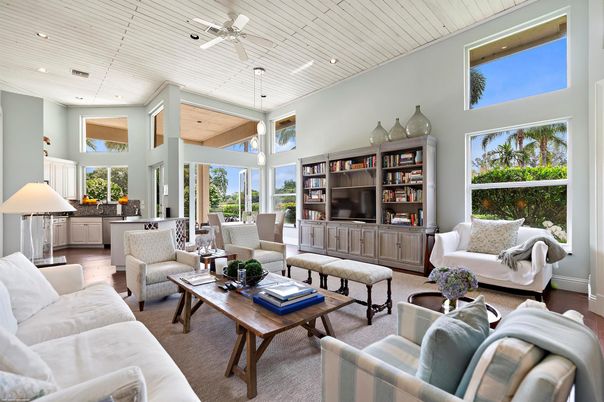 Dining room, Interior, Living room, Pendant Lights, Recessed Lighting