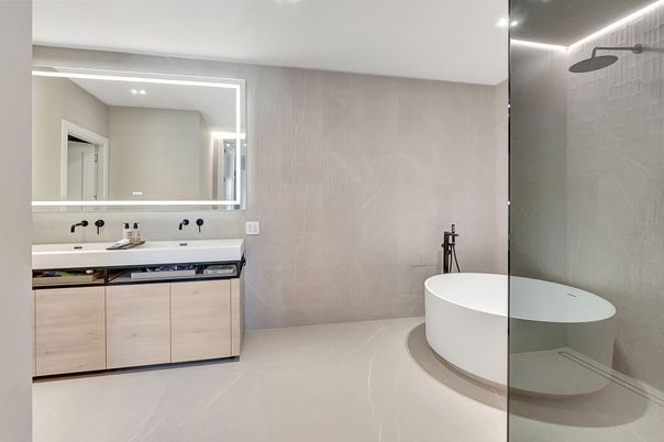 Bathroom, Dual Sink Vanities, Free Standing Baths, Interior, Recessed Lighting
