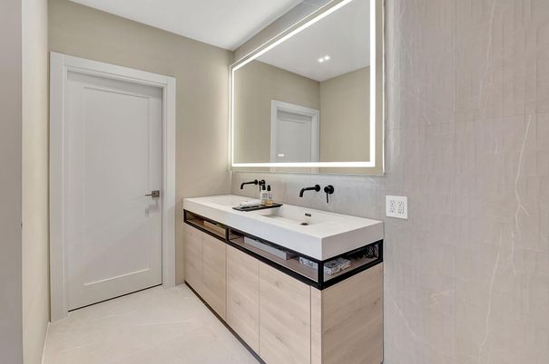Bathroom, Dual Sink Vanities, Interior, Recessed Lighting