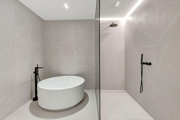 Bathroom, Free Standing Baths, Glass Shower, Interior, Recessed Lighting