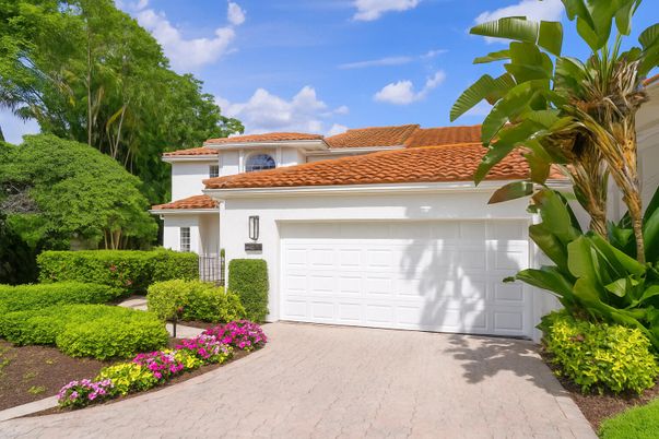 Attached, Exterior, Facade, Mediterranean