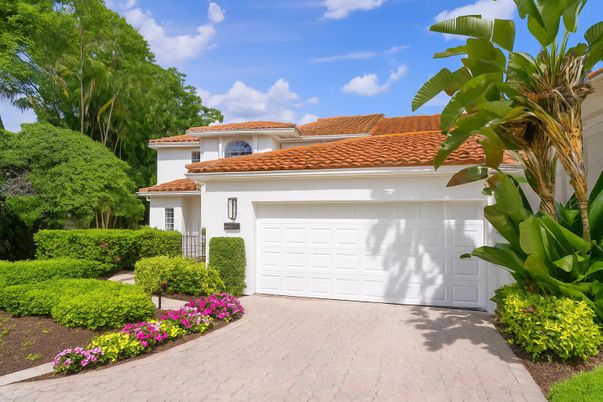 Attached, Exterior, Facade, Mediterranean