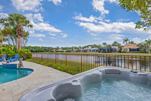Exterior, Hot Tub, Pool, Water