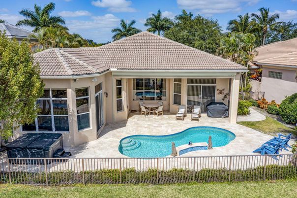 Exterior, Hot Tub, Pool